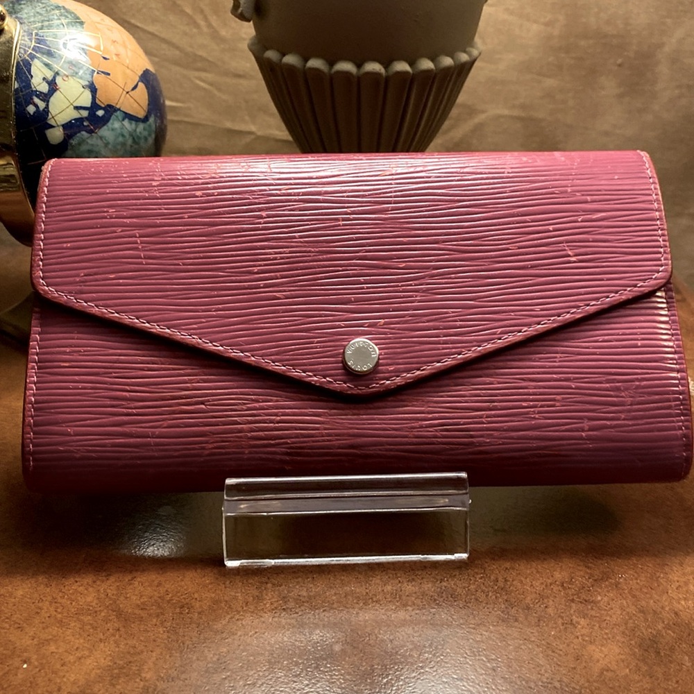 LV Epi Wallet with scratches